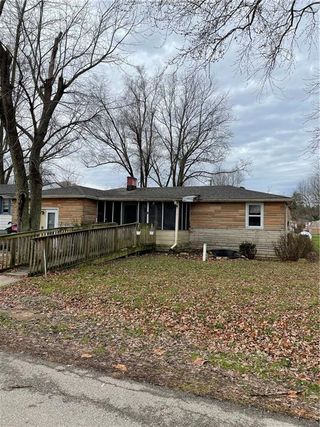 5661 N Clover Elm