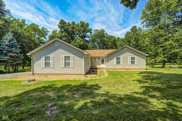 494 W Greencastle Road