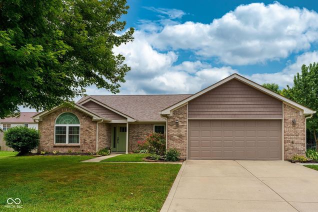 48 Lasalle Court Whiteland, IN House Active - Photo 1 of 30. Opens carousel modal