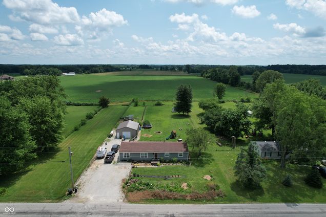 1042 S County Road 600 W