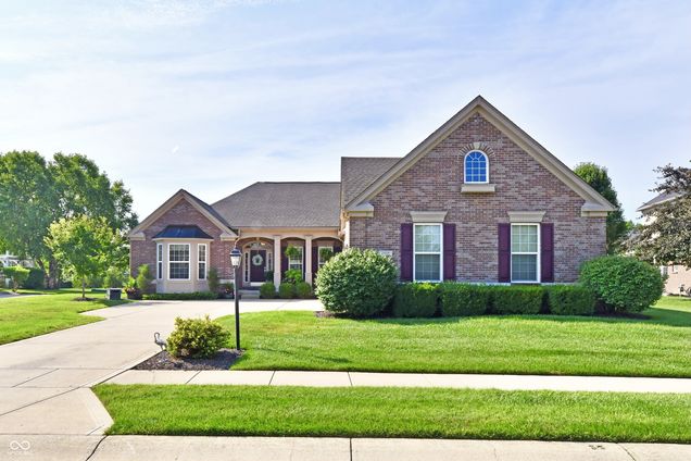 2819 E High Grove Circle