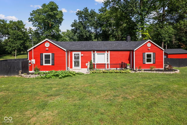 2810 Cassell Drive Anderson, IN House Active - Photo 1 of 64. Opens carousel modal