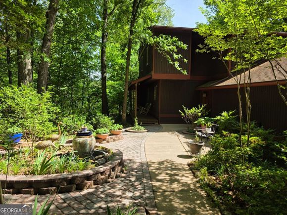 406 Vivian Way