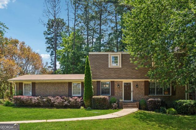 461 Village Green Court SW