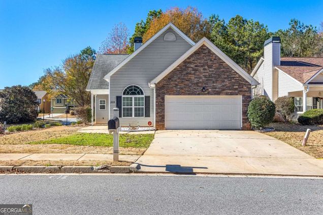 502 Hunterian Place Newnan, GA House Active - Photo 1 of 31. Opens carousel modal