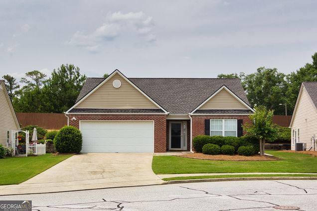 942 Village View Circle Loganville, GA House Active - Photo 1 of 32. Opens carousel modal