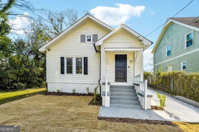 1382 Elizabeth Lane