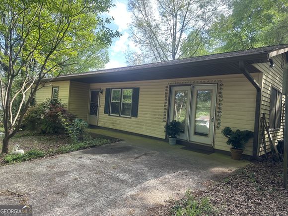 421 Chase Circle Cornelia, GA House Active - Photo 1 of 30. Opens carousel modal