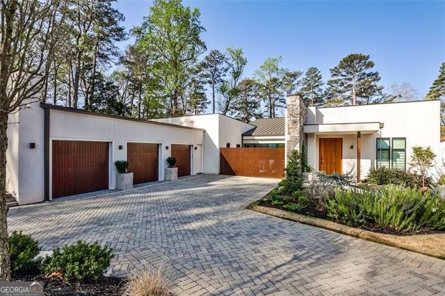 1572 Clifton Ridge
