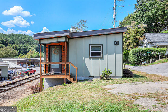 177 Main Copperhill, TN House Active - Photo 1 of 26. Opens carousel modal