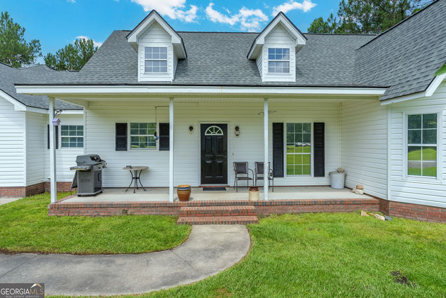 400 Smith Rd Waycross, GA House Active - Photo 1 of 24. Opens carousel modal