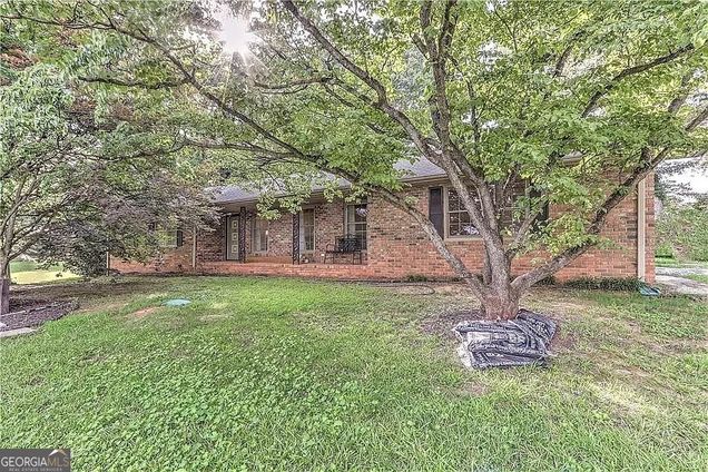 1160 Plantation Road Elberton, GA House Active - Photo 1 of 11. Opens carousel modal