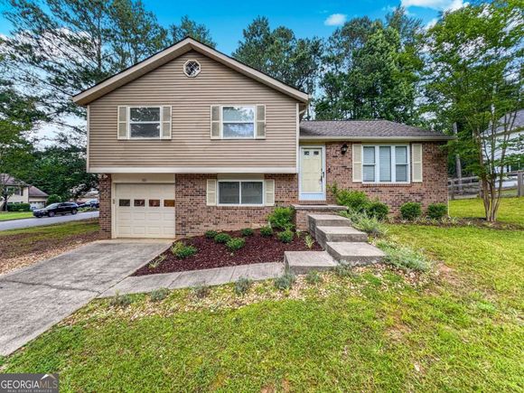 100 Roswell Farms Court Roswell, GA House Active - Photo 1 of 24. Opens carousel modal