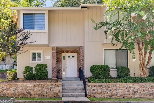 2240 Runnymead Ridge SE