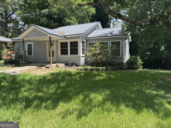 127 Glendale Avenue Elberton, GA House Active - Photo 1 of 10. Opens carousel modal