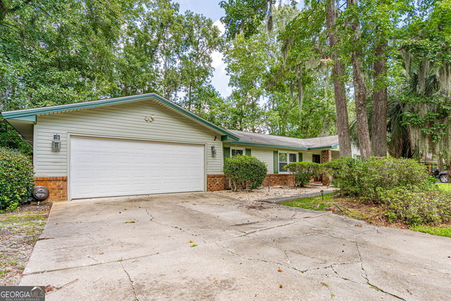 10 Barrington Circle Savannah, GA House Active - Photo 1 of 54. Opens carousel modal
