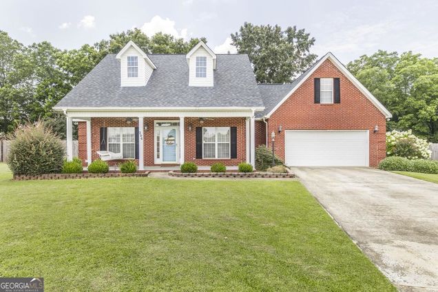 204 Lanna Ct Warner Robins, GA House Active - Photo 1 of 34. Opens carousel modal