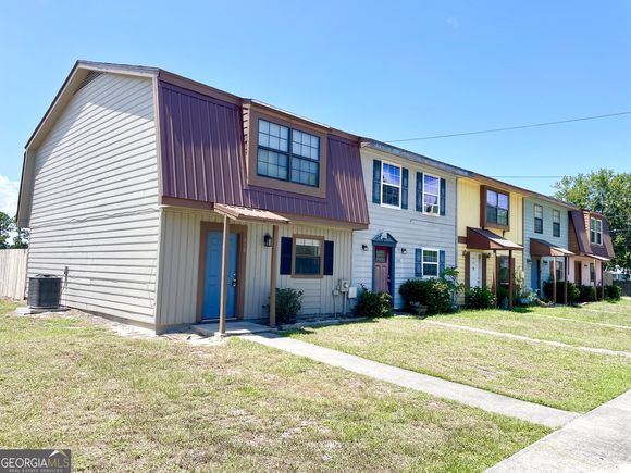 110 Pelican Pt Dr St Marys, GA House Active - Photo 1 of 22. Opens carousel modal