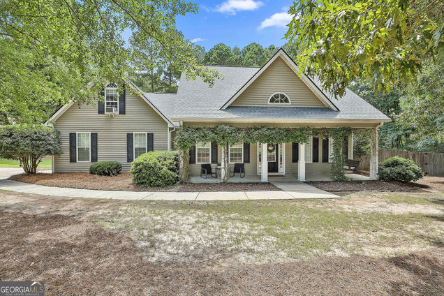 401 Bellway Court Tyrone, GA House Active - Photo 1 of 47. Opens carousel modal