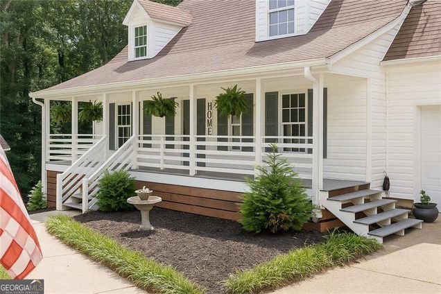 135 Powder Creek Drive Dallas, GA House Active - Photo 1 of 47. Opens carousel modal