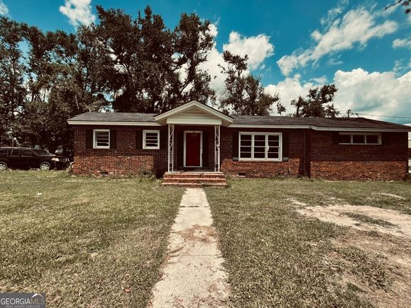 47 S Miller Street Lakeland, GA House Active - Photo 1 of 25. Opens carousel modal