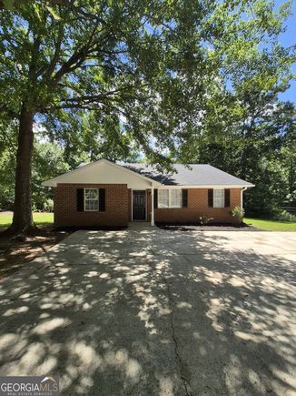 320 Big Oak Circle Athens, GA House Active - Photo 1 of 20. Opens carousel modal