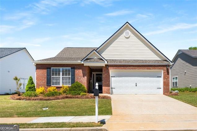 806 Village Place Loganville, GA House Active - Photo 1 of 36. Opens carousel modal