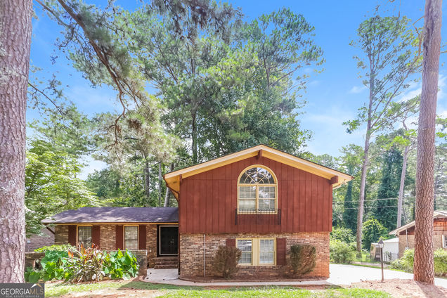 3094 Oxbridge Way Lithonia, GA House Active - Photo 1 of 21. Opens carousel modal