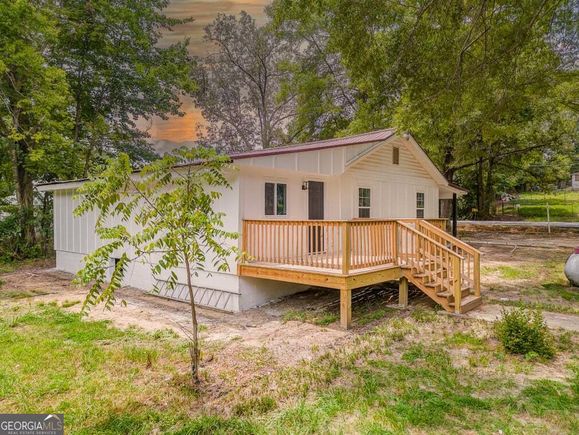2122 Cunningham Road SW