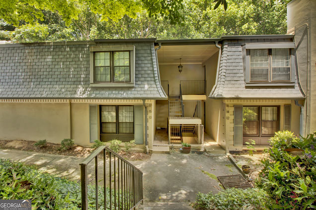 12 Vista Square NW Atlanta, GA Condo Active - Photo 1 of 46. Opens carousel modal