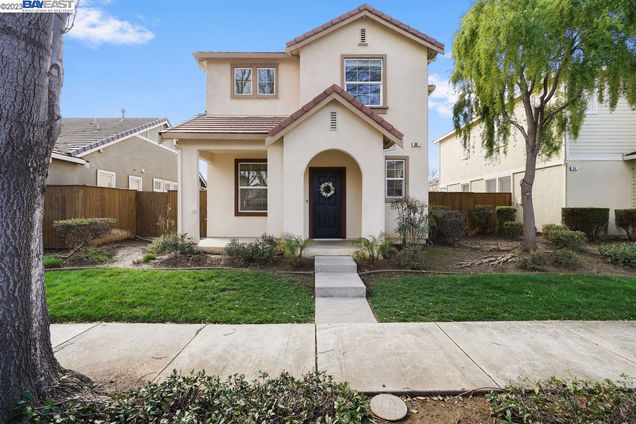 86 Lexington St Brentwood, CA House Sold - Photo 1 of 42. Opens carousel modal