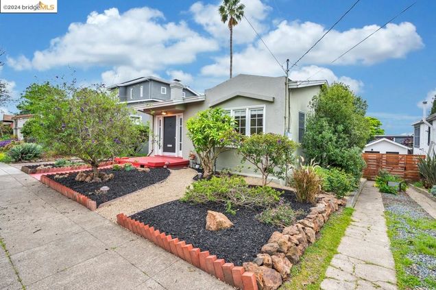 3033 California Oakland, CA House Sold - Photo 1 of 41. Opens carousel modal