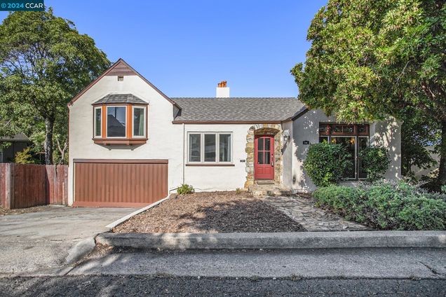 135 Bayview Ave
