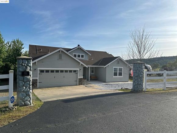 295 Bridlewood Ln.