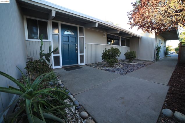 1439 Toyon Dr