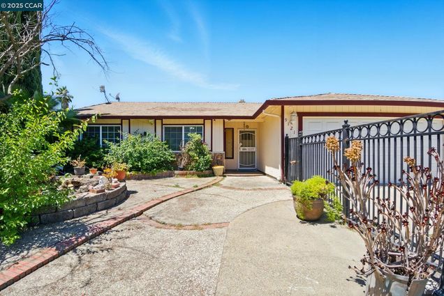 9121 Eaglepoint Ln Stockton, CA House Sold - Photo 1 of 30. Opens carousel modal