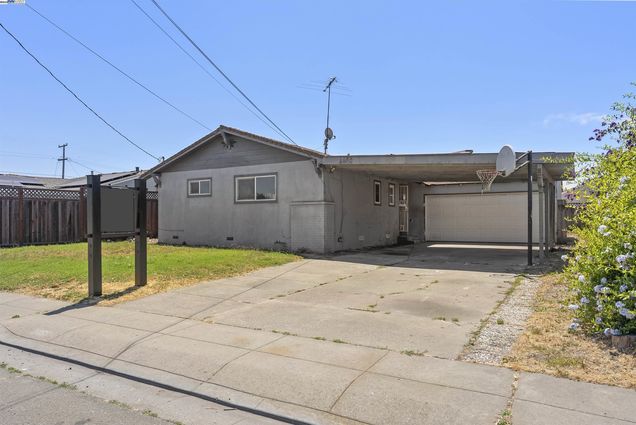 1456 Via Hermana San Lorenzo, CA House Active - Photo 1 of 26. Opens carousel modal