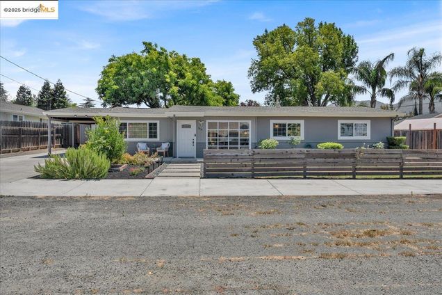 1818 Paul Ln
