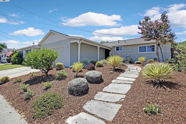 3877 Santa Clara Way