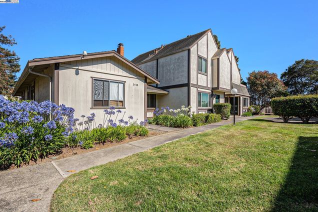 2444 Belvedere Ave