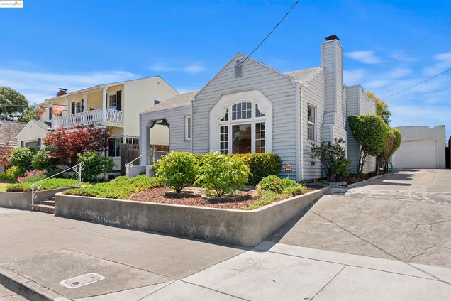 209 W 7th Street