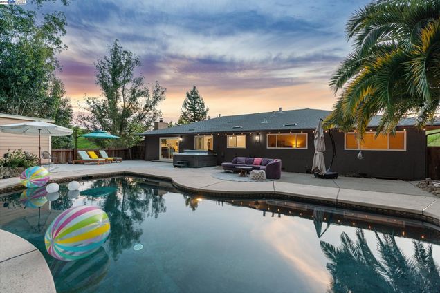 441 Fox Hills Court