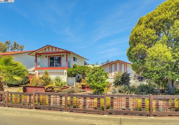 27786 Pleasant Hill Ct Hayward, CA House Active - Photo 1 of 31. Opens carousel modal