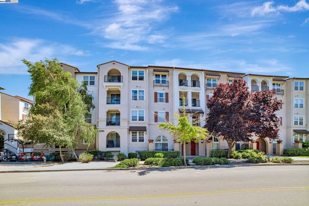 3290 Maguire Way Unit 414