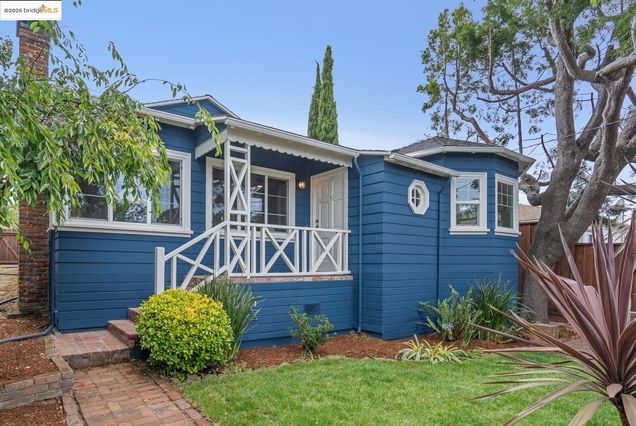 4006 Lincoln Ave Oakland, CA House Active - Photo 1 of 30. Opens carousel modal