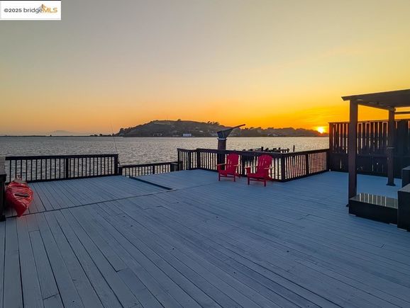 8 Sandy Beach Road