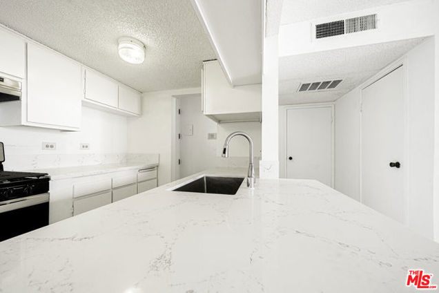 421 S La Fayette Park Place Unit 711