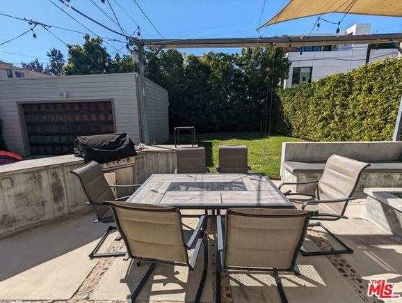 833 N Las Palmas Avenue