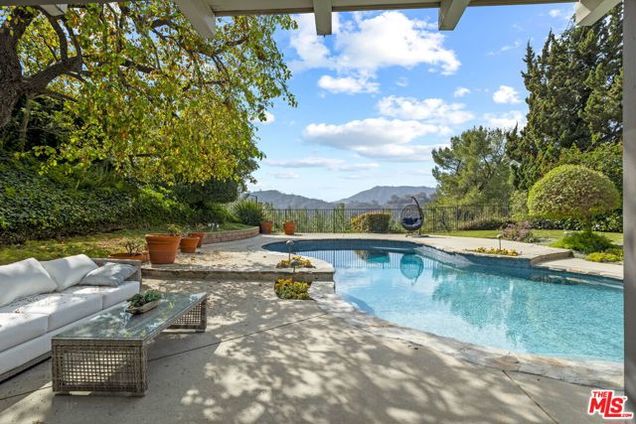 2501 La Condesa Drive