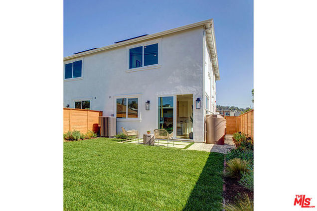 1209 N Commonwealth